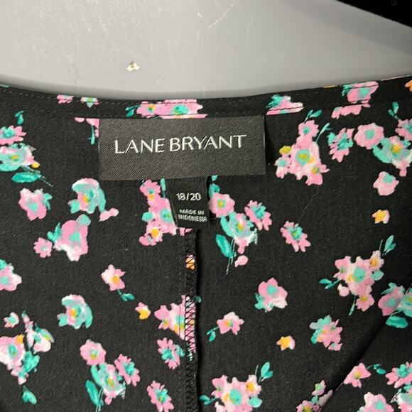 Lane Bryant Black and Pink Floral Flared Sleeve Blouse Size 18/20 - Picture 2 of 10